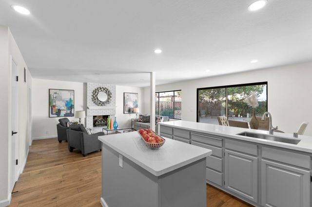 7825 Fairoaks Dr, Pleasanton, CA 94588