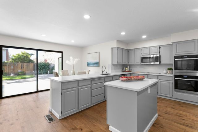 7825 Fairoaks Dr, Pleasanton, CA 94588