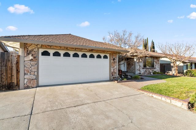 7825 Fairoaks Dr, Pleasanton, CA 94588
