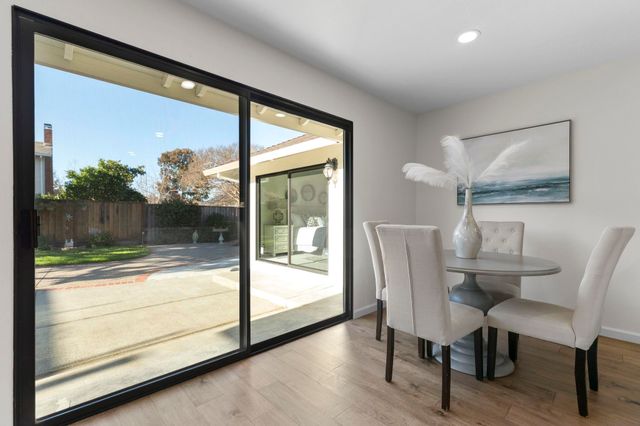 7825 Fairoaks Dr, Pleasanton, CA 94588