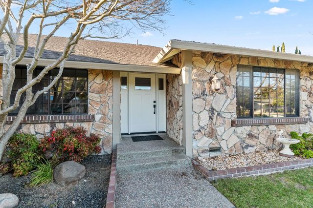 7825 Fairoaks Dr, Pleasanton, CA 94588