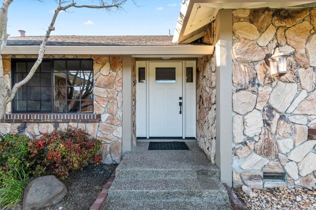 7825 Fairoaks Dr, Pleasanton, CA 94588