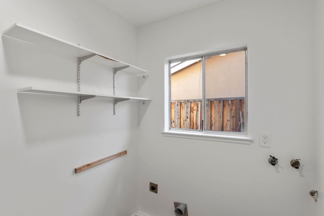 7825 Fairoaks Dr, Pleasanton, CA 94588