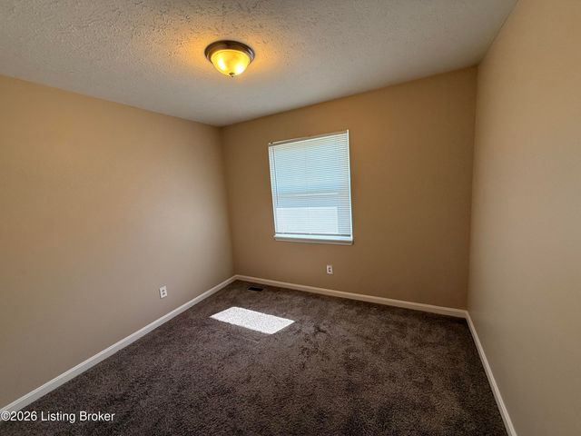 9404 Balance Ln, Louisville, KY 40118