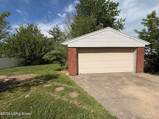 9404 Balance Ln, Louisville, KY 40118