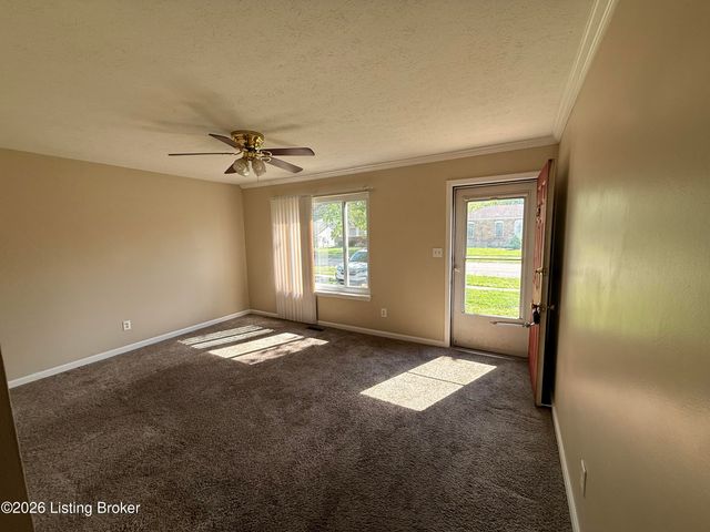 9404 Balance Ln, Louisville, KY 40118