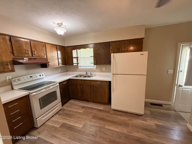 9404 Balance Ln, Louisville, KY 40118