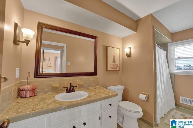 2404 JAMESTOWN DRIVE, Hoover, AL 35226