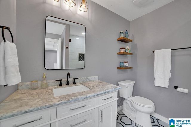 2404 JAMESTOWN DRIVE, Hoover, AL 35226