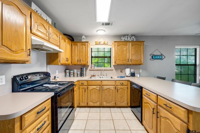 4479 Sunrise Dr, Chandler, TX 75758