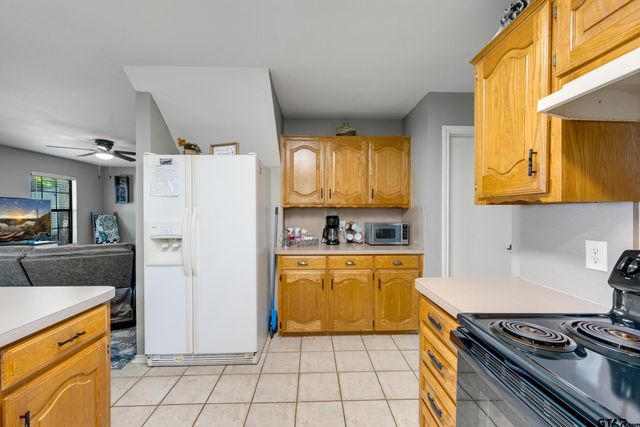 4479 Sunrise Dr, Chandler, TX 75758
