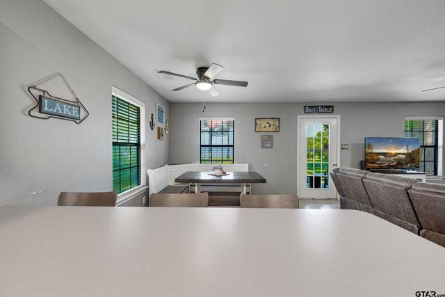 4479 Sunrise Dr, Chandler, TX 75758