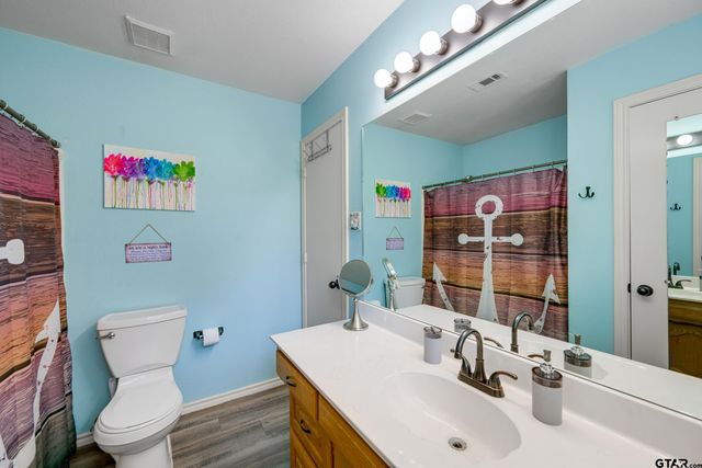 4479 Sunrise Dr, Chandler, TX 75758