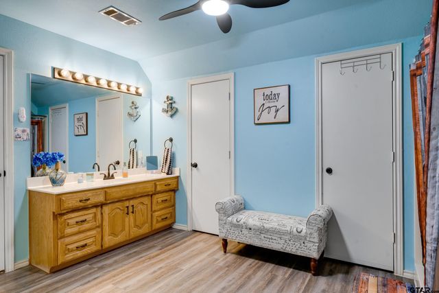 4479 Sunrise Dr, Chandler, TX 75758