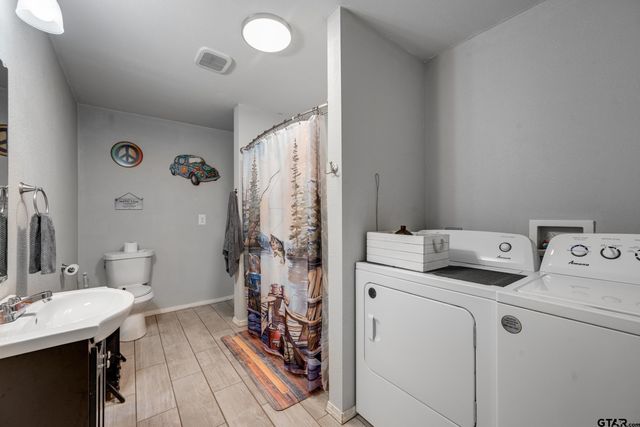 4479 Sunrise Dr, Chandler, TX 75758