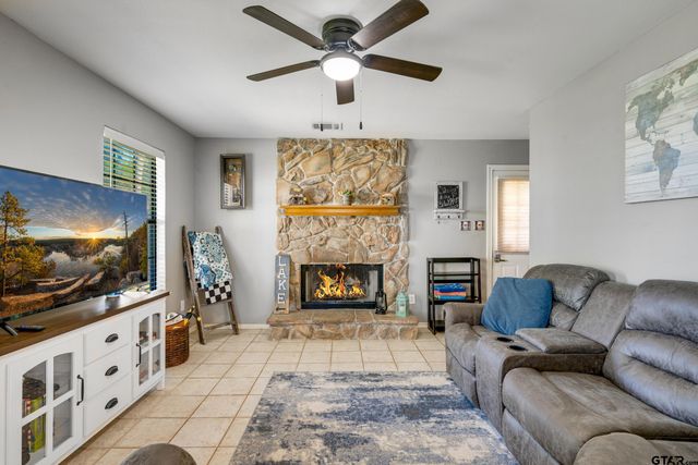 4479 Sunrise Dr, Chandler, TX 75758