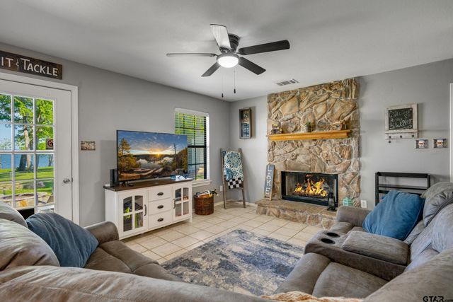 4479 Sunrise Dr, Chandler, TX 75758