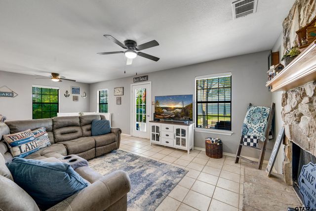 4479 Sunrise Dr, Chandler, TX 75758