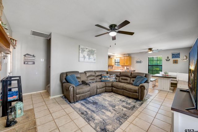4479 Sunrise Dr, Chandler, TX 75758