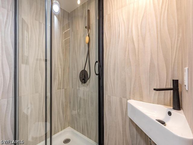 3410 Gulf Shore BLVD N 202, Naples, FL 34103