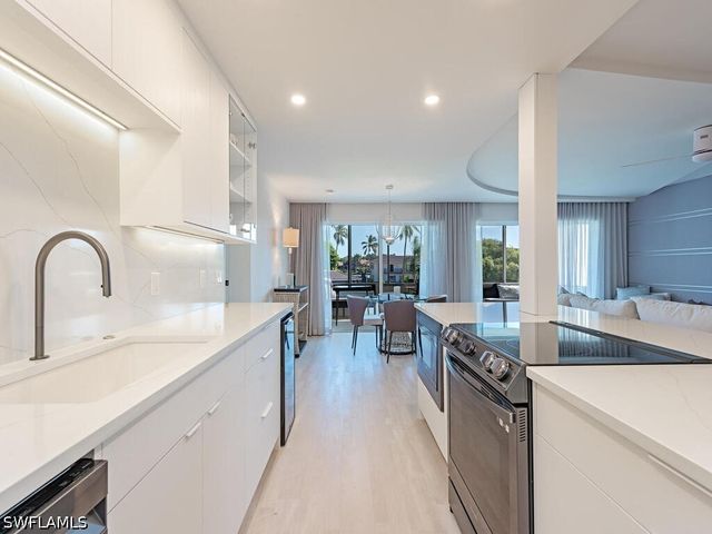 3410 Gulf Shore BLVD N 202, Naples, FL 34103