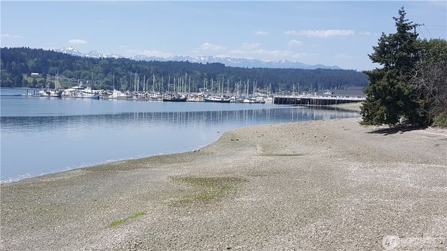 17588 Fjord Drive NE, Poulsbo, WA 98370