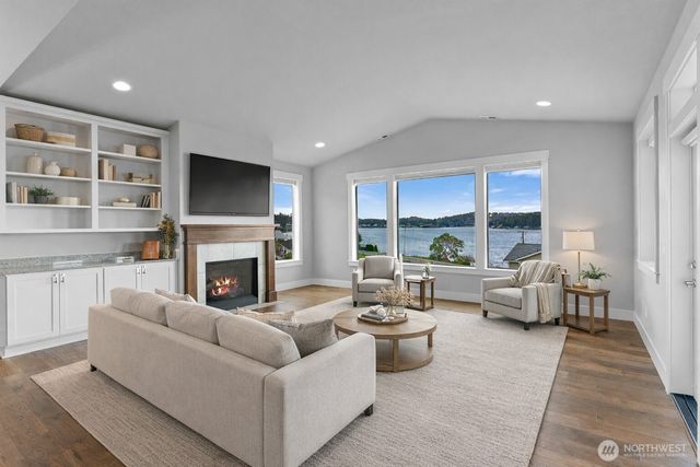 17588 Fjord Drive NE, Poulsbo, WA 98370