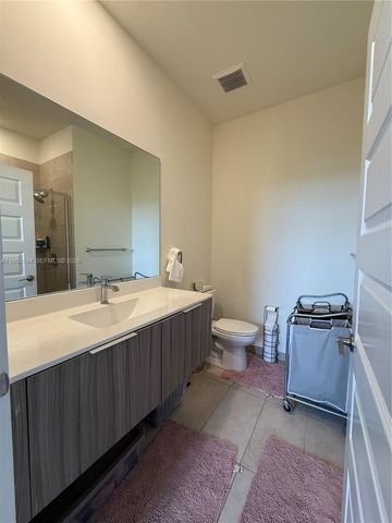 7815 NW 104th Ave 32, Doral, FL 33178