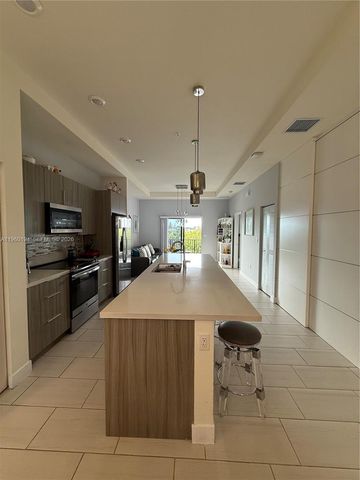 7815 NW 104th Ave 32, Doral, FL 33178