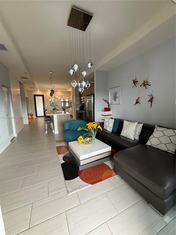 7815 NW 104th Ave 32, Doral, FL 33178