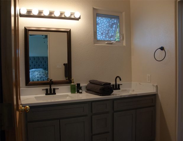 7000 Camino Rojo, Santa Fe, NM 87507