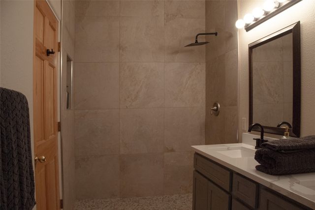 7000 Camino Rojo, Santa Fe, NM 87507