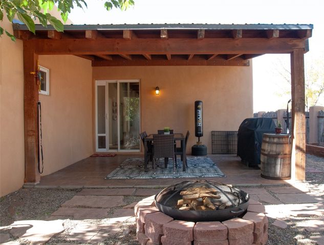 7000 Camino Rojo, Santa Fe, NM 87507
