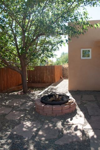 7000 Camino Rojo, Santa Fe, NM 87507