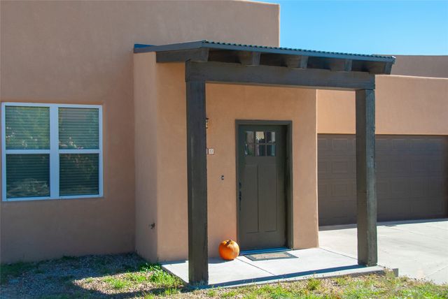 7000 Camino Rojo, Santa Fe, NM 87507