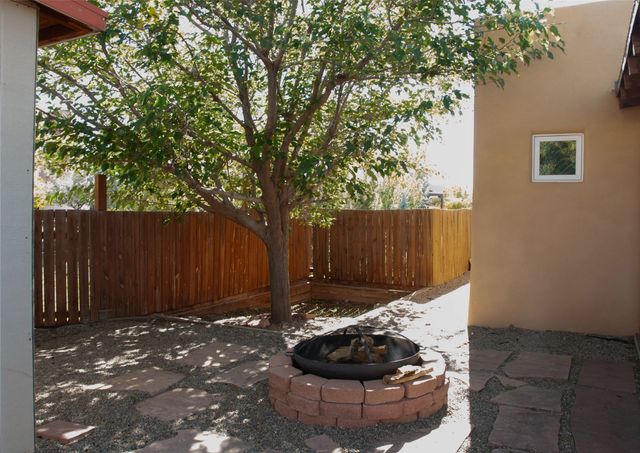 7000 Camino Rojo, Santa Fe, NM 87507