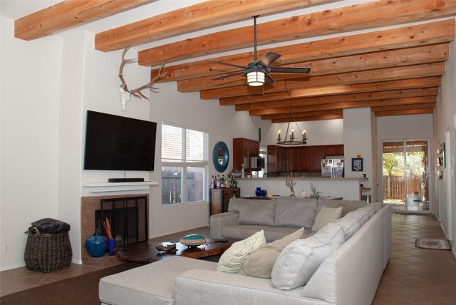 7000 Camino Rojo, Santa Fe, NM 87507