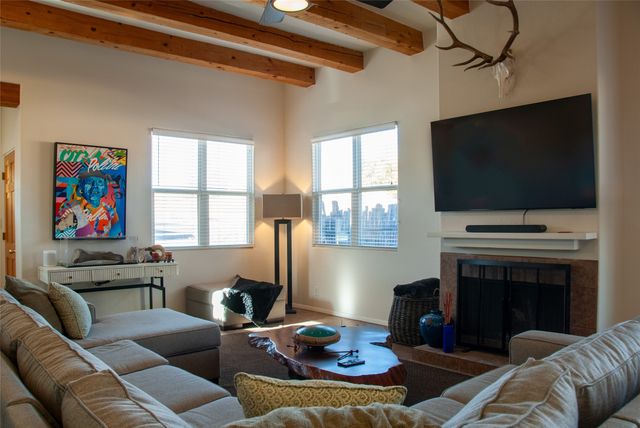 7000 Camino Rojo, Santa Fe, NM 87507