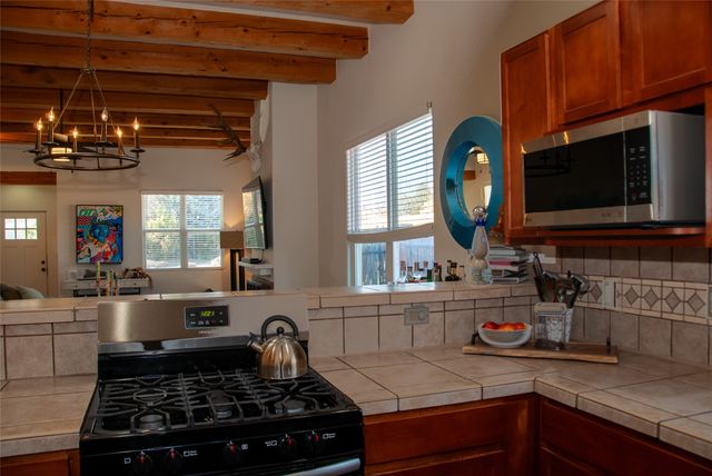 7000 Camino Rojo, Santa Fe, NM 87507