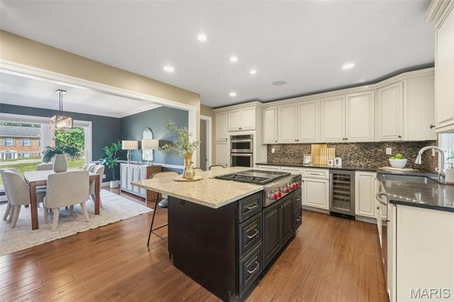 7290 Meramar Drive, St Louis, MO 63129