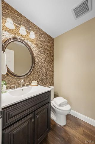 7290 Meramar Drive, St Louis, MO 63129