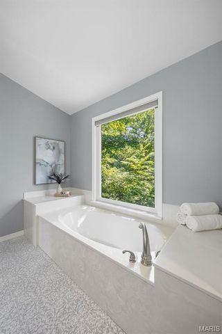 7290 Meramar Drive, St Louis, MO 63129