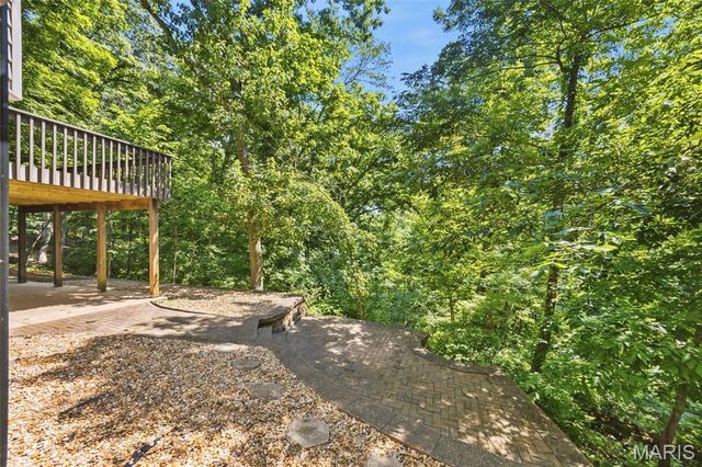 7290 Meramar Drive, St Louis, MO 63129