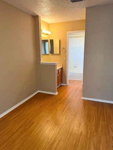 811 Lexington RD A, Elgin, TX 78621