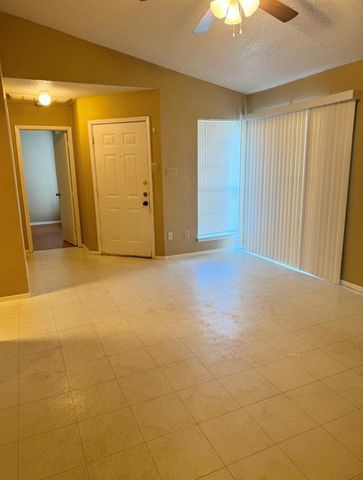 811 Lexington RD A, Elgin, TX 78621