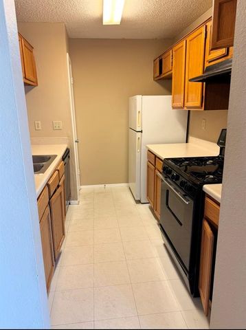 811 Lexington RD A, Elgin, TX 78621