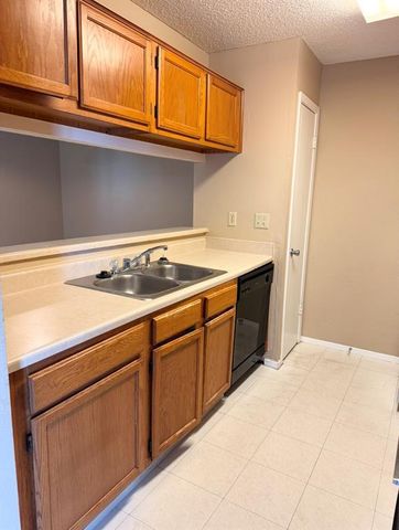 811 Lexington RD A, Elgin, TX 78621