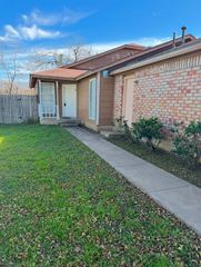811 Lexington RD A, Elgin, TX 78621
