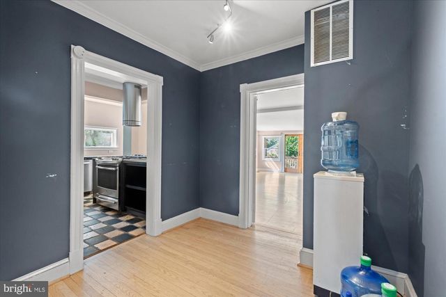 4718 RESERVOIR RD NW, Washington, DC 20007