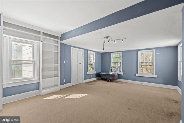 4718 RESERVOIR RD NW, Washington, DC 20007